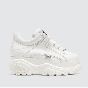 Buffalo London white low top platform sneaker
